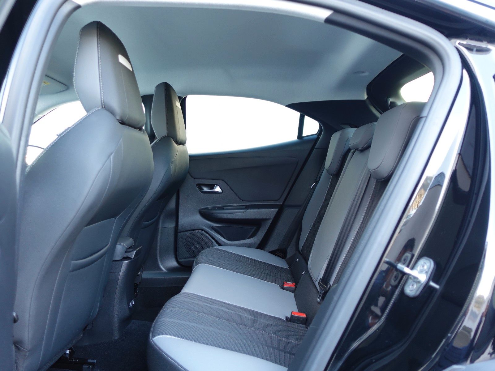 Fahrzeugabbildung Opel Mokka Elegance 1.2T,10"Navi,Kamera,ActiveDrive