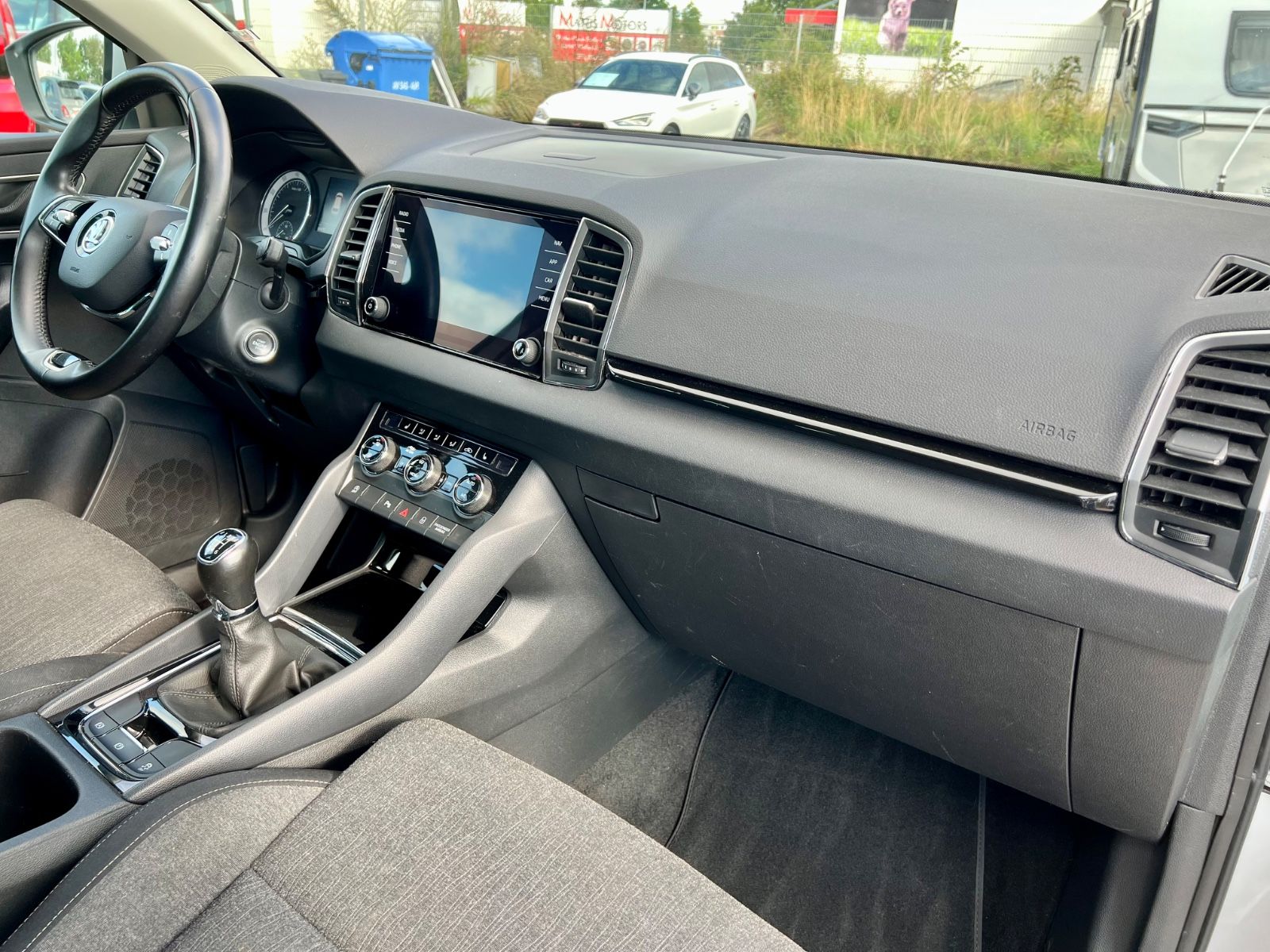 SKODA Karoq 1.5 TSI Style KLIMAAUT NAVI SHZ PDC CARPLA