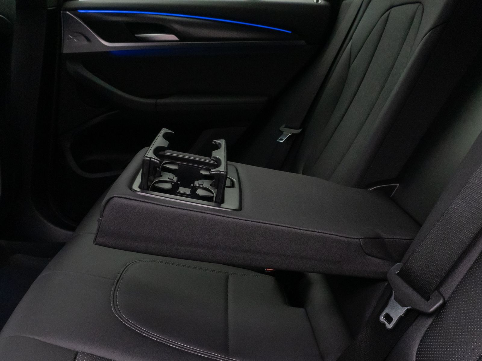 Fahrzeugabbildung BMW X3 xD20d M Sport Kamera DAB HiFi AHK Komfort 19"