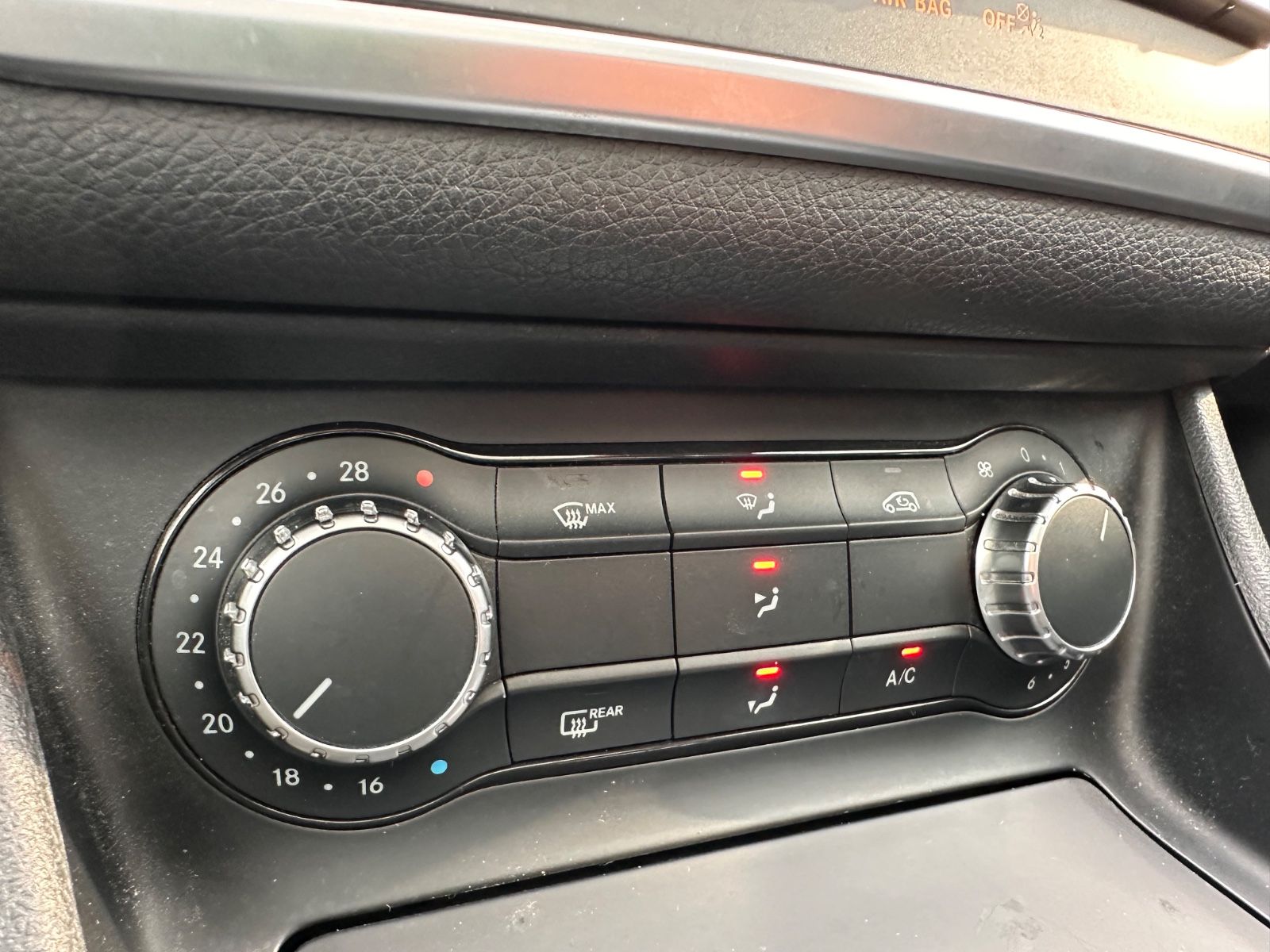 Fahrzeugabbildung Mercedes-Benz GLA 220 CDI Urban DCT AHK/Pano/SHZG/STANDHZG/GRA