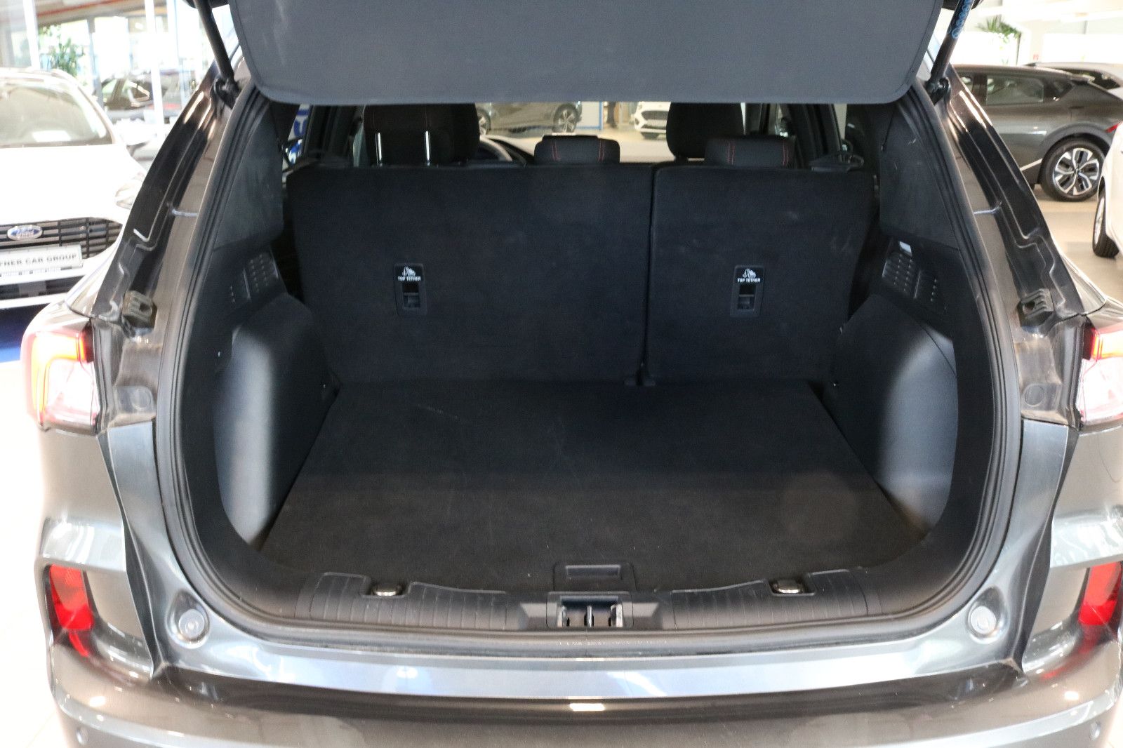 Fahrzeugabbildung Ford Kuga ST-Line 1,5 110 KW 150 PS  Winterpaket 2