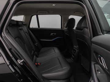 Fahrzeugabbildung BMW 320d xDr Tour Luxury Line AHK HiFI Laserlicht