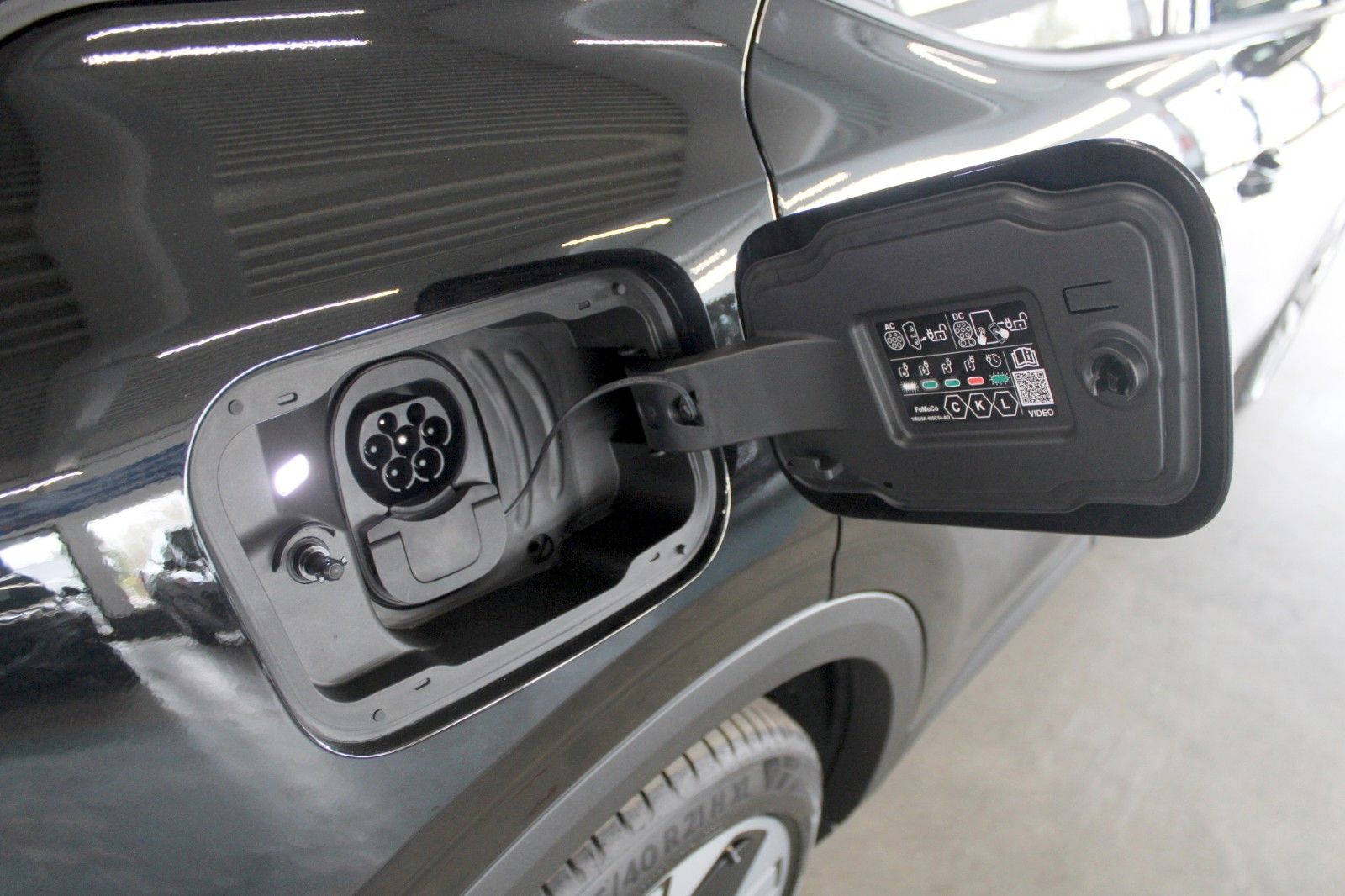 Fahrzeugabbildung Ford Explorer BEV Extended Range  RWD Premium mit AHK