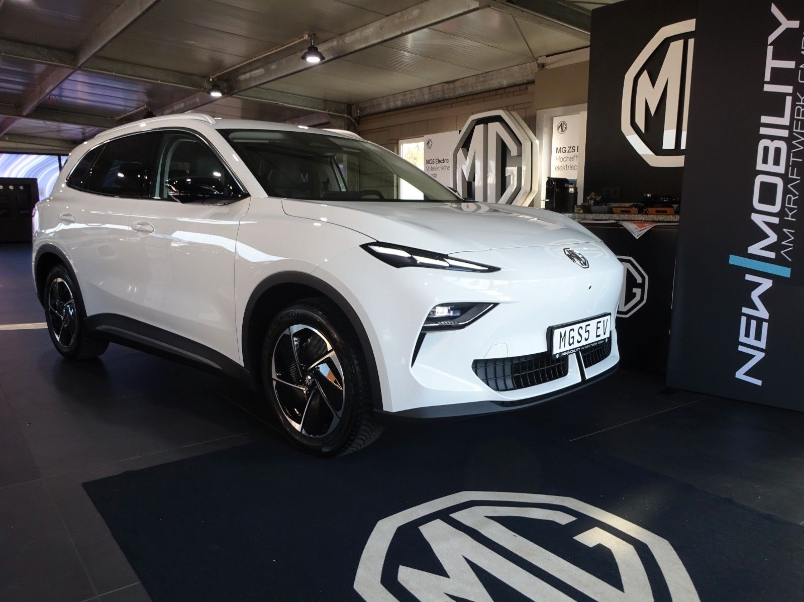 MGS5 Luxury 64 kWh Long Range