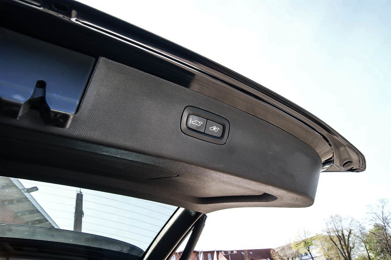 Fahrzeugabbildung Volvo XC90 T8 Hybrid R-DESIGN AWD 22-ZOLL STANDHEIZUNG