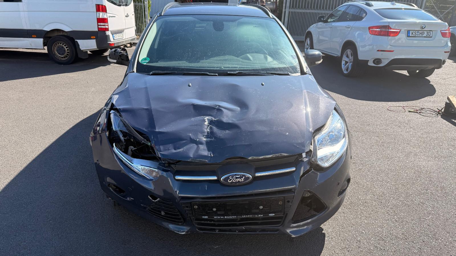 Ford Focus 2013 — interior