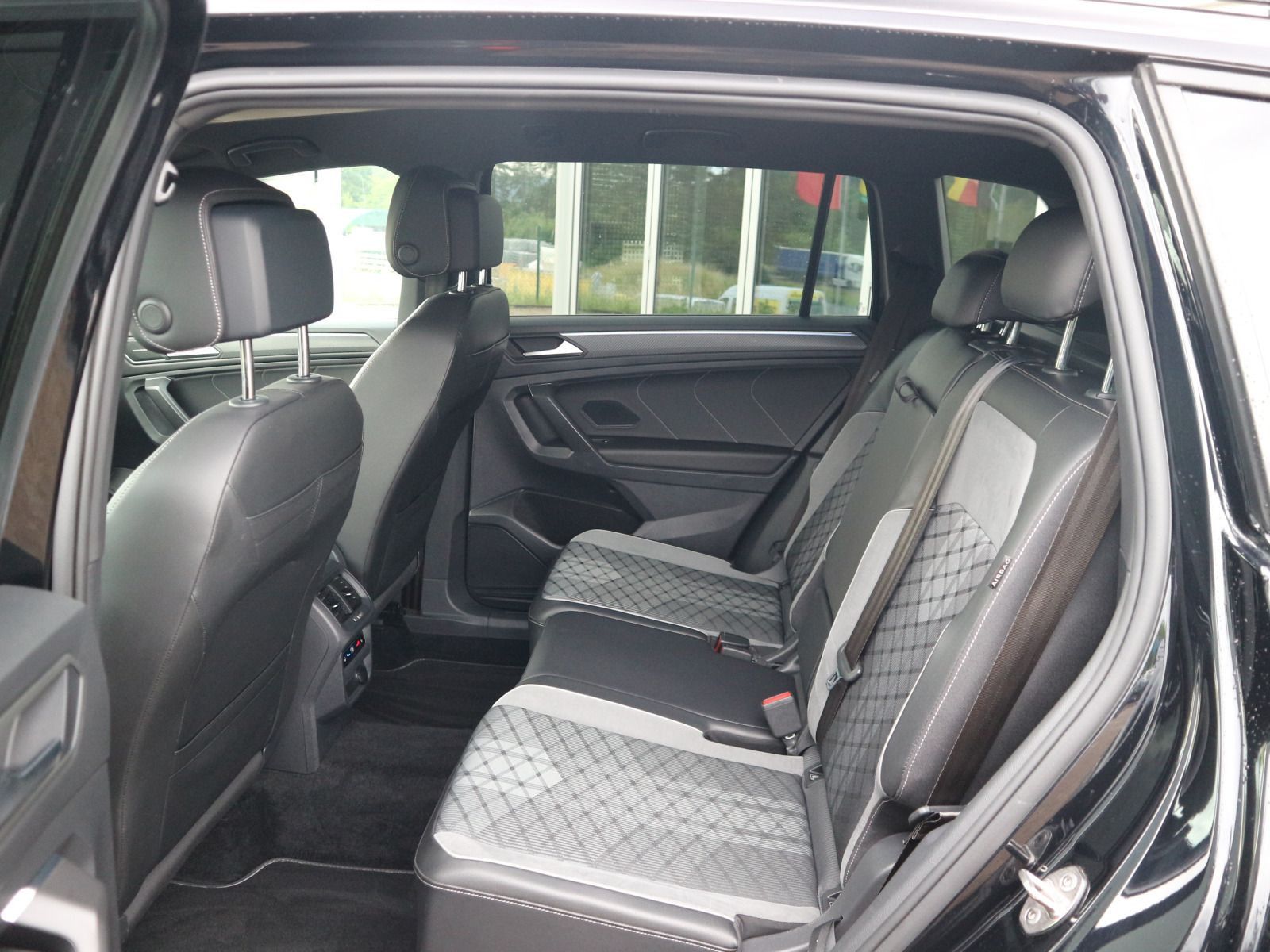 Volkswagen Tiguan Allspace - Bild 11