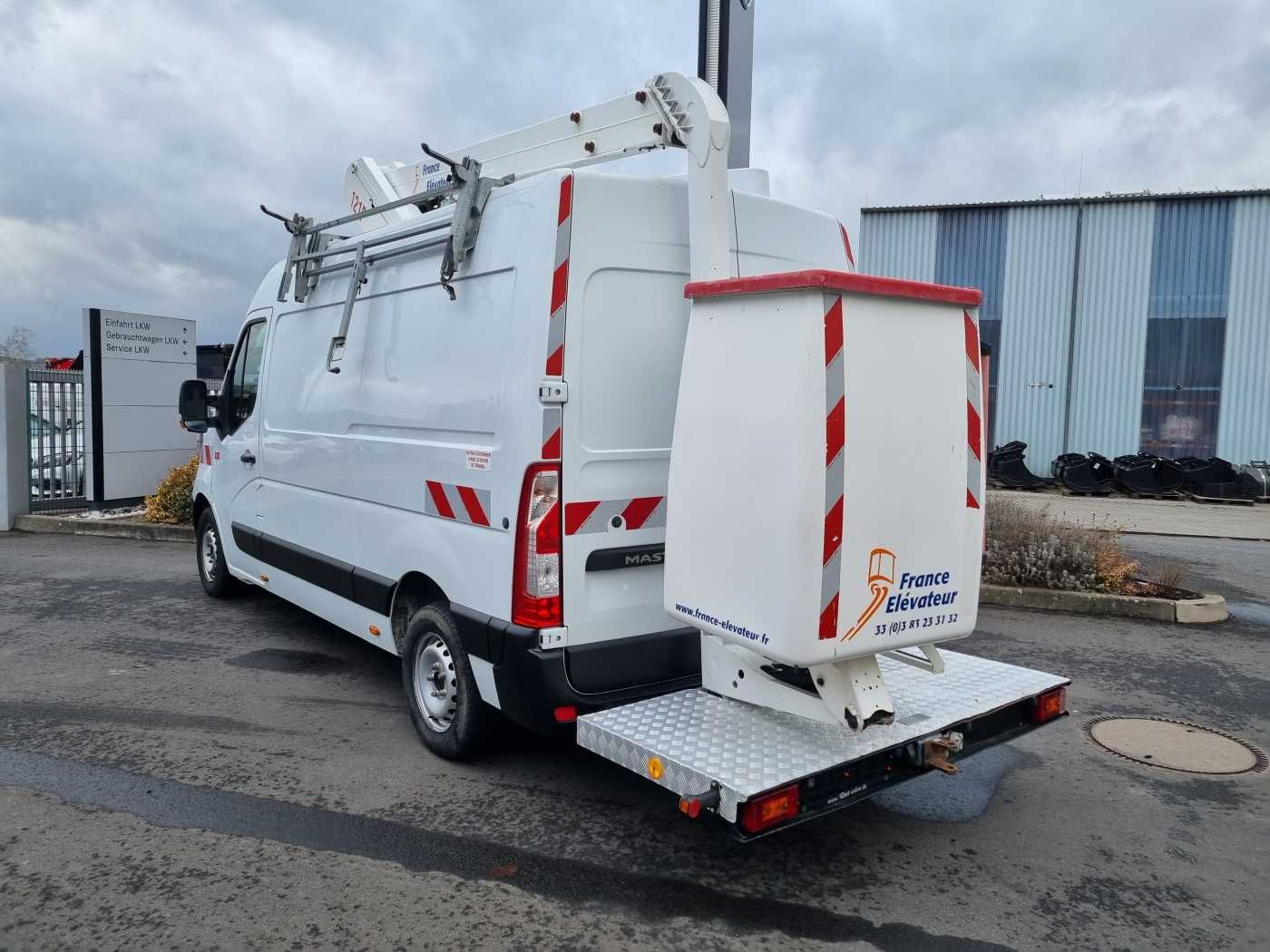 Fahrzeugabbildung Renault Master 2.3 dCi / France Elevateur 121FT, 12m