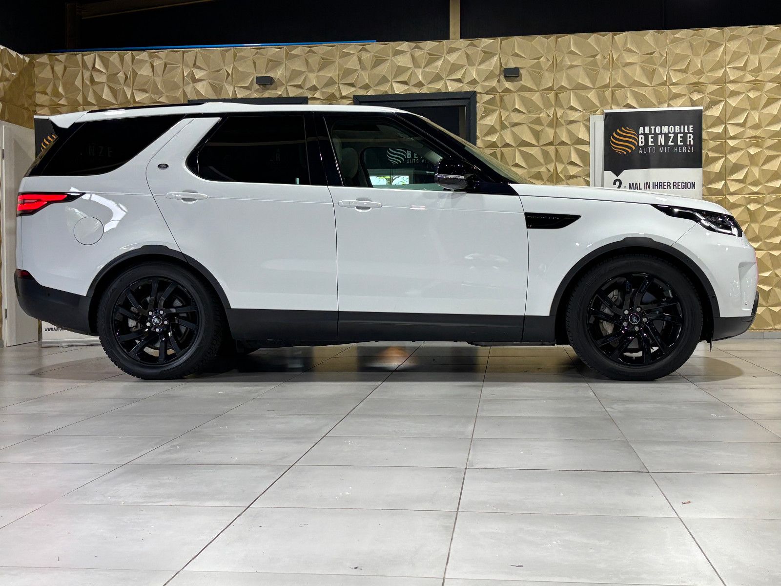 Fahrzeugabbildung Land Rover Discovery 5 HSE SDV6/7-SITZE/PANORAMA/EXCLUSIVE
