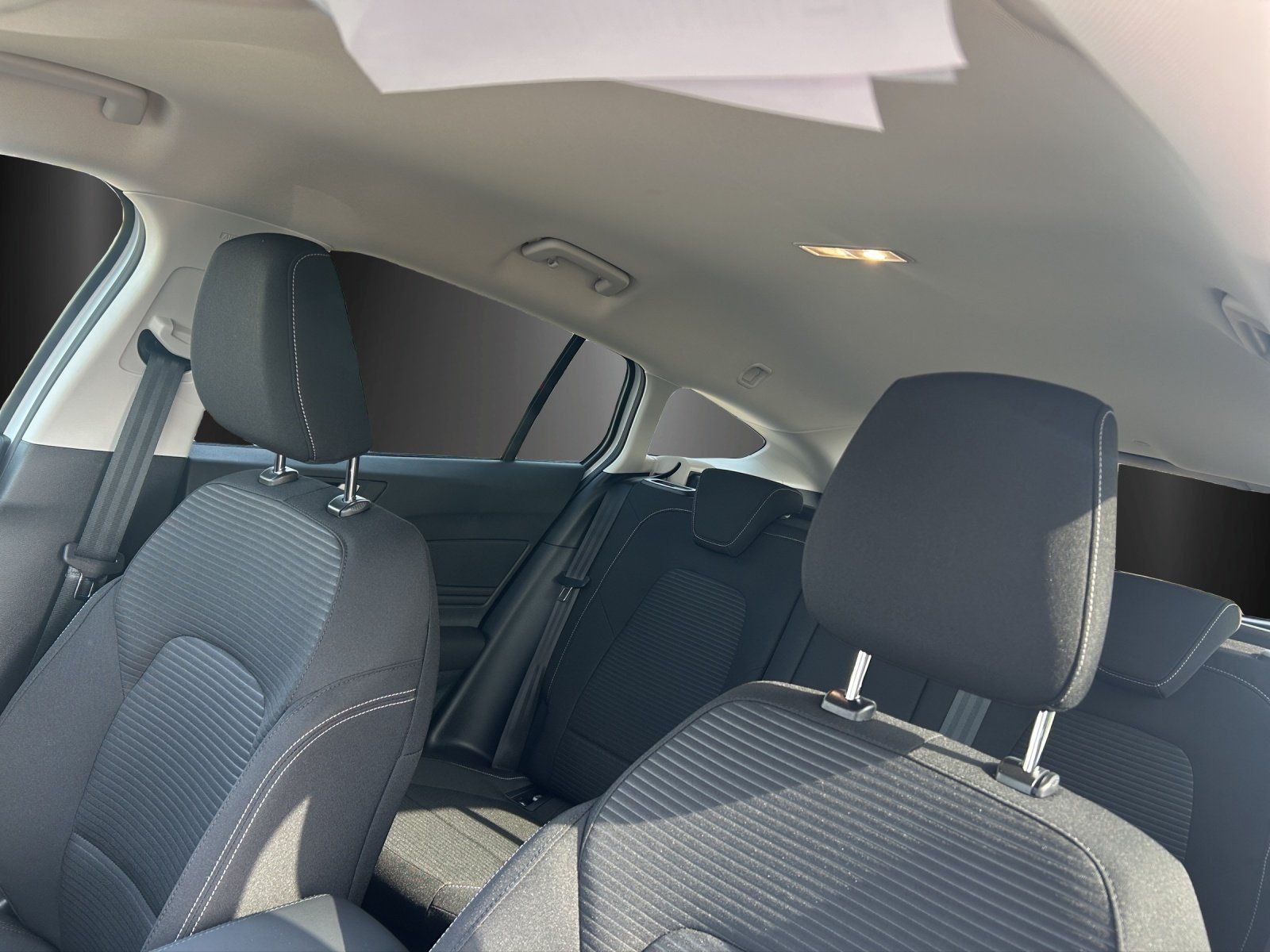 Fahrzeugabbildung Ford Focus Turnier 1,5 DSL Ecoblue  Titanium x Autom.