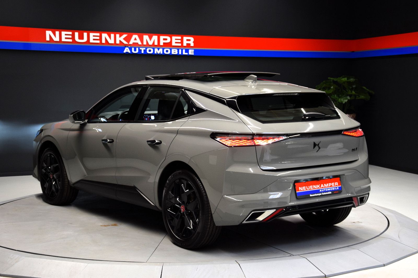 Fahrzeugabbildung DS Automobiles DS4 Performance Line Pano Sitzheizung