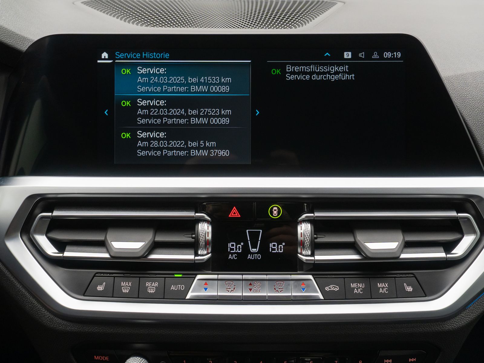 Fahrzeugabbildung BMW 320e Sport Line DAB HiFi CockPitPr Alarm PDC LED