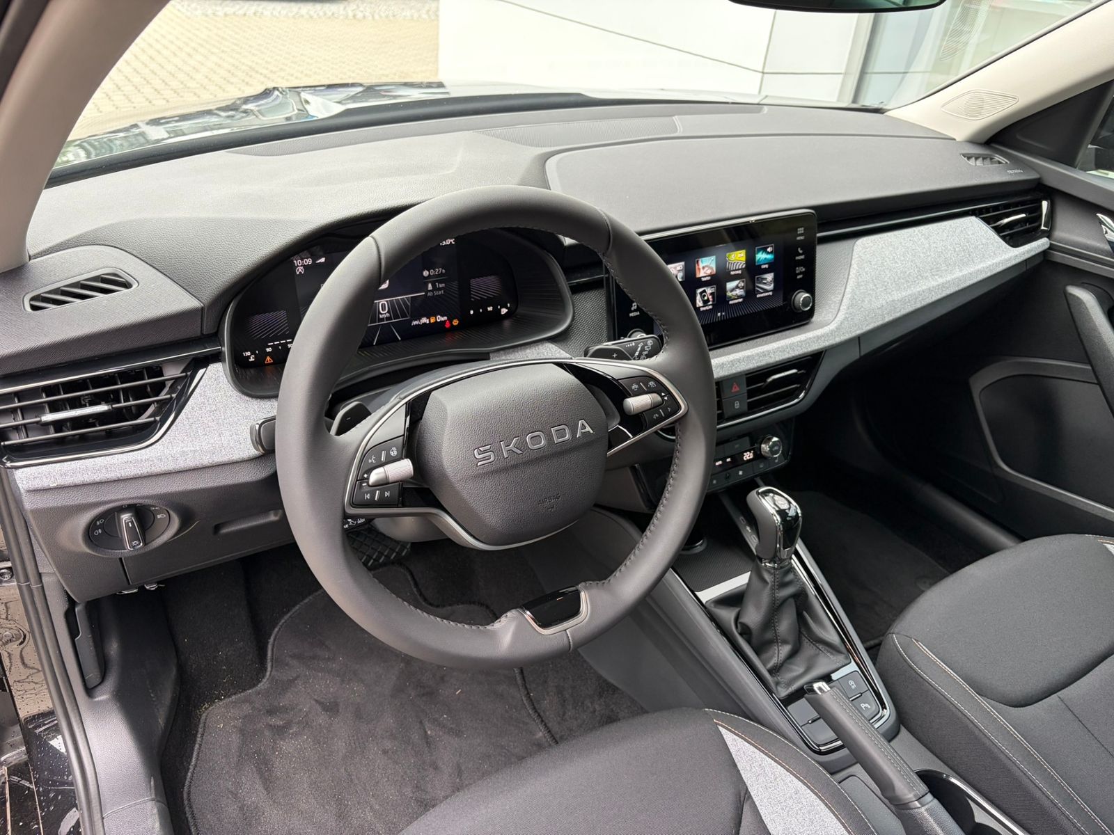 Fahrzeugabbildung SKODA Kamiq Balance 1.0 TSI DSG *Black Style,AHK,Matri
