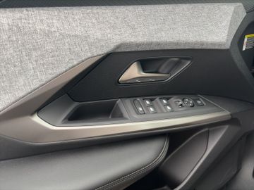 Peugeot 5008 Allure Business HYBRID 145 e-DSC6 AUT