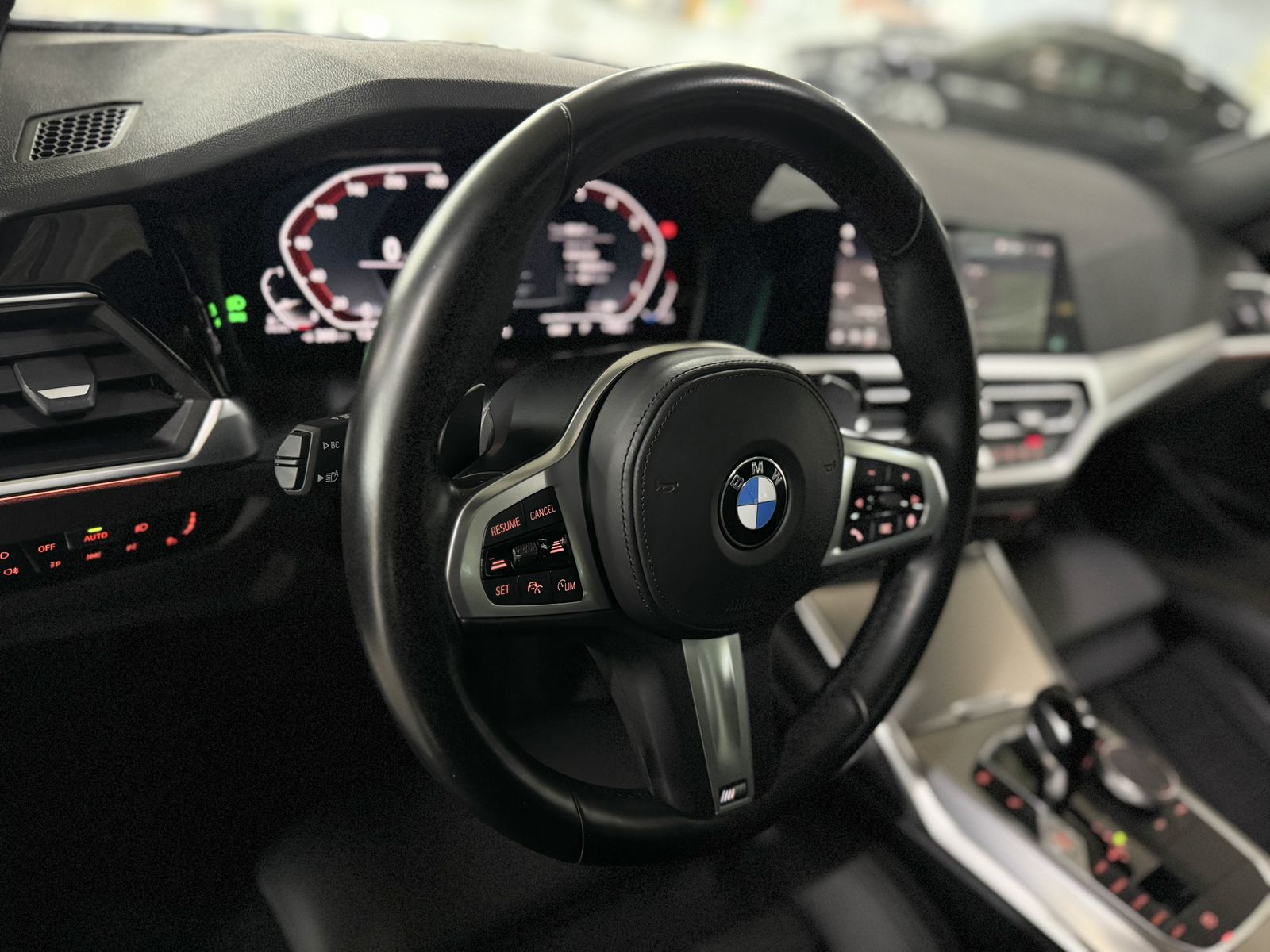 Fahrzeugabbildung BMW 320d Sport Line Panorama Kamera Laser HUD DAB