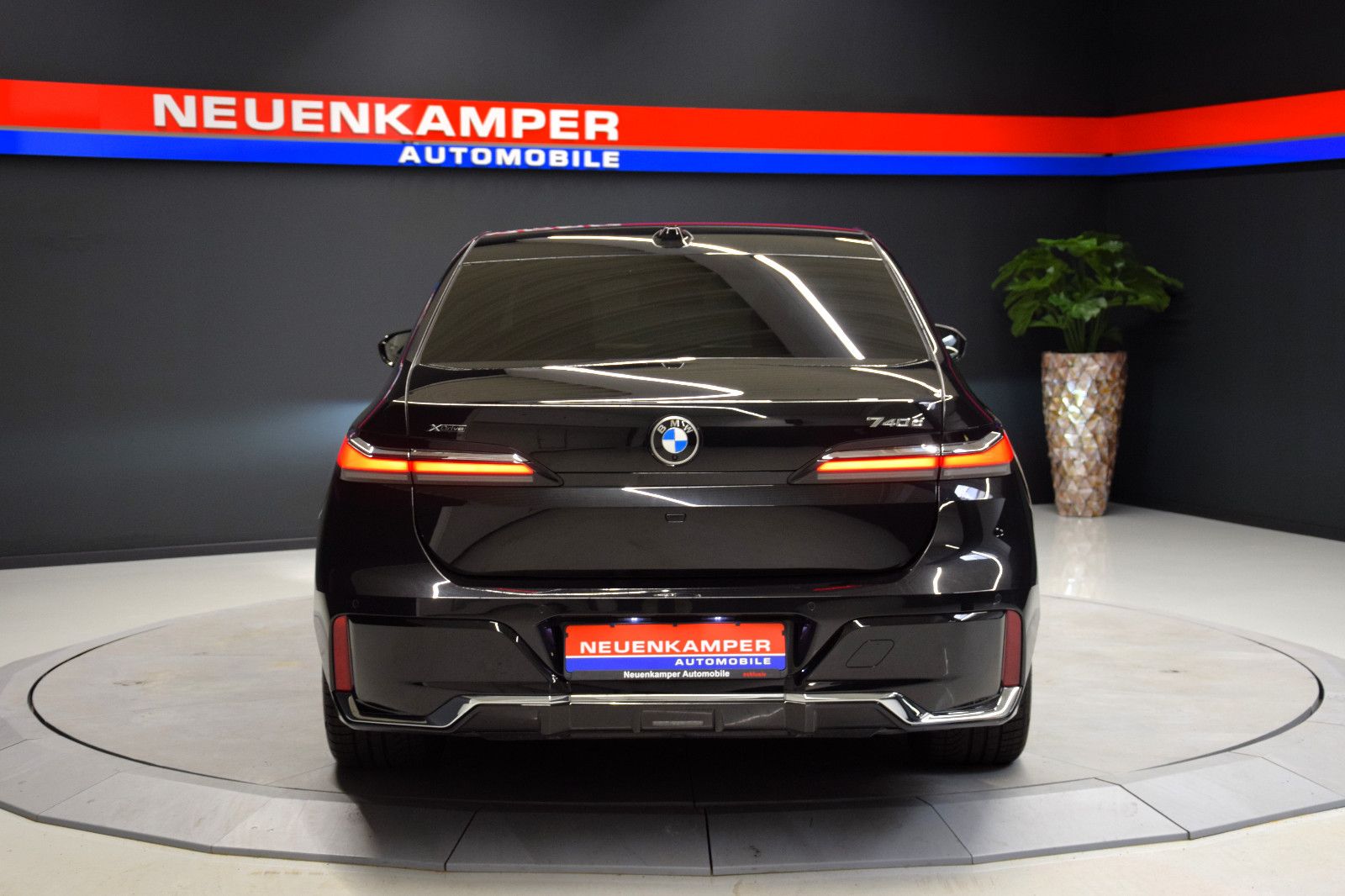 Fahrzeugabbildung BMW 740 d xDrive M Sport Pano Memory B&W Soft-Close