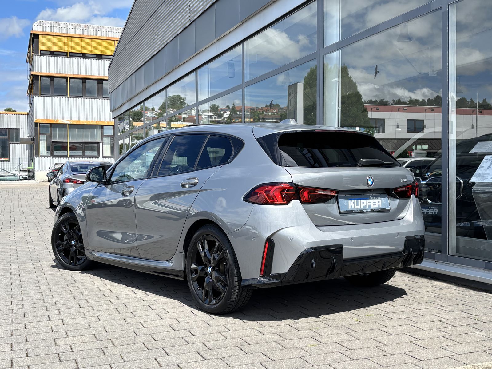 BMW 120 i M Sportpak. Headup+HIFI°el.Sitze°AHK°18Zol imagem 3