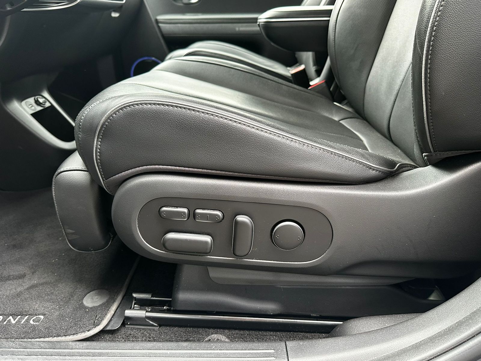 Fahrzeugabbildung Hyundai Ioniq 5 Uniq 4WD WERKSGA+MEMO+HEAD+BOSE+ACC+360°