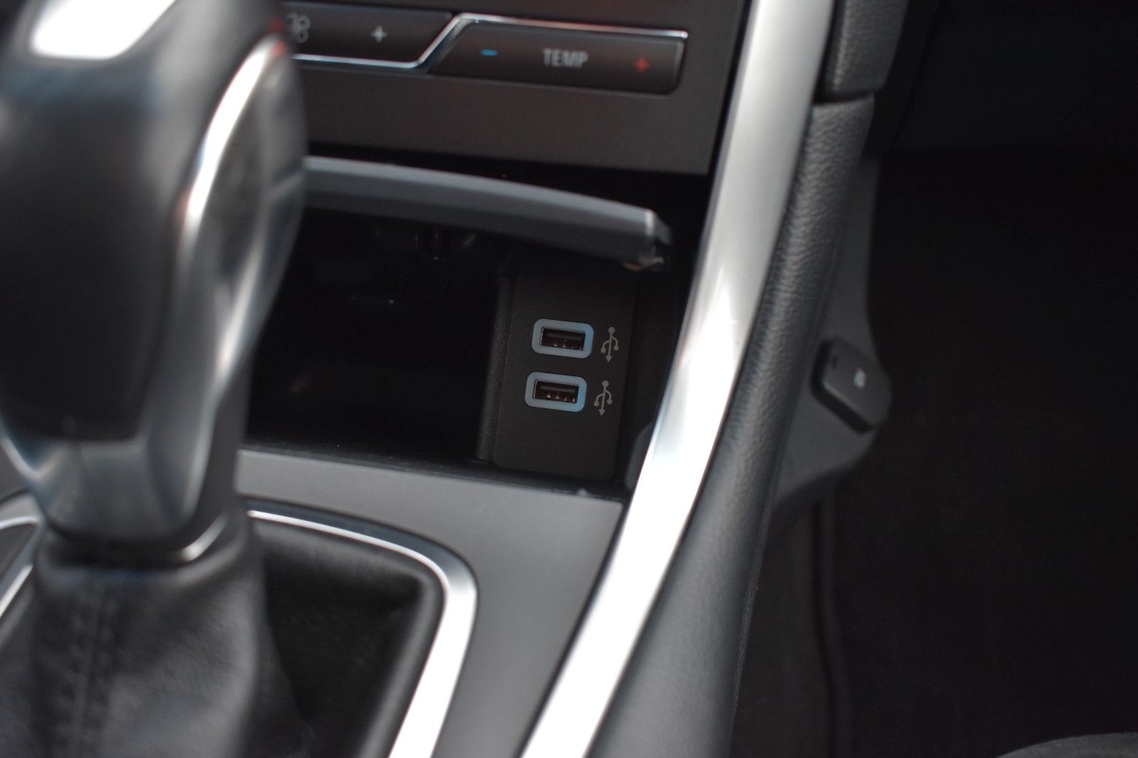 Fahrzeugabbildung Ford Edge ST-Line 4x4 Kamera Sitzbelüftung ACC