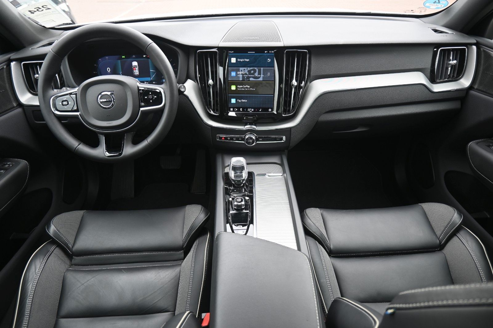Fahrzeugabbildung Volvo XC60 B4 Benzin FWD Plus Dark*STHZG*360°*ACC*AHK