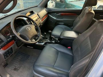Toyota Land Cruiser - 10