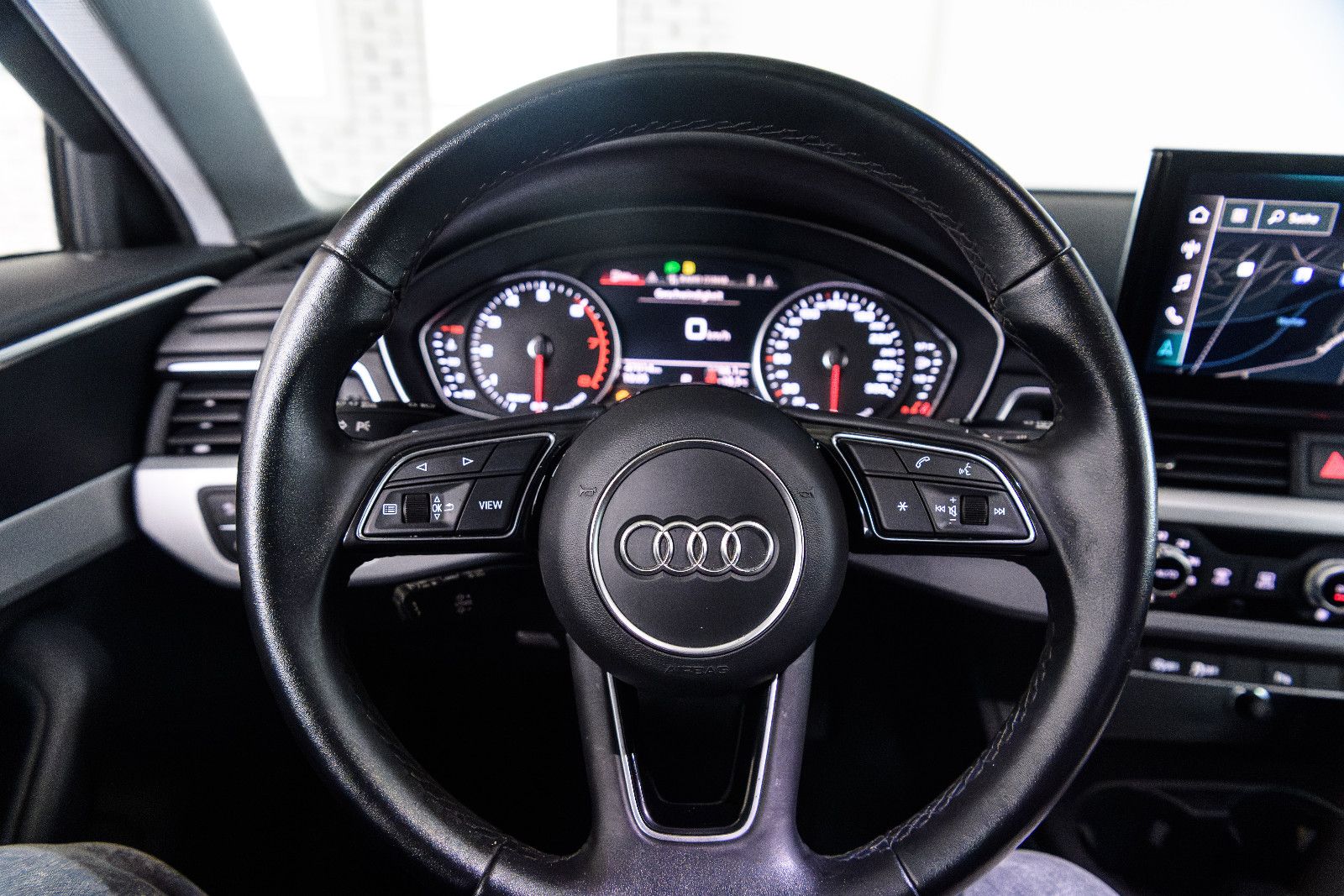 Fahrzeugabbildung Audi A4 35 TFSI S tronic advanced Avant LED/SZH/NAVI