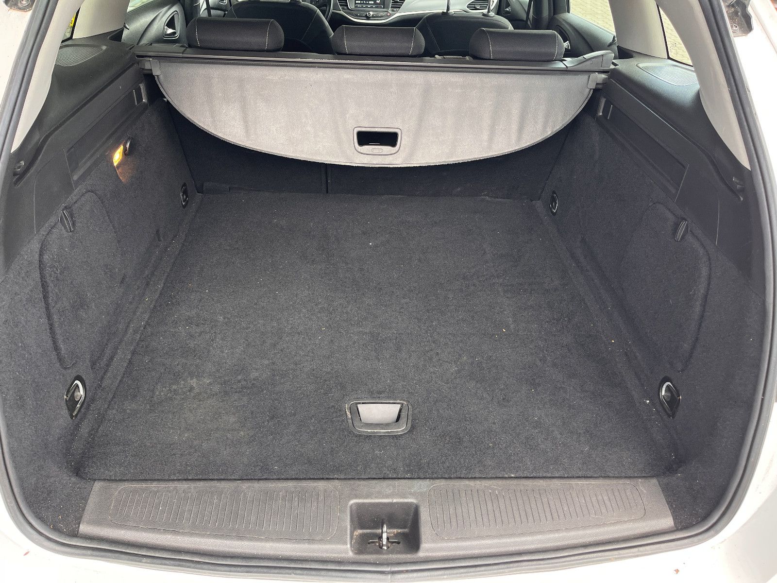 Fahrzeugabbildung Opel Astra K Sports Tourer Edition Seitenschaden