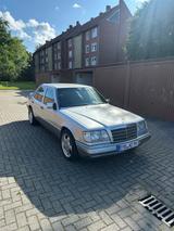 Mercedes-Benz W124 OLDTIMER,2HAND,WENIG KM,KLIMA,VOLLLEDER,AMG - gebrauchte Mercedes-Benz E 220 aus dem Jahr 1994