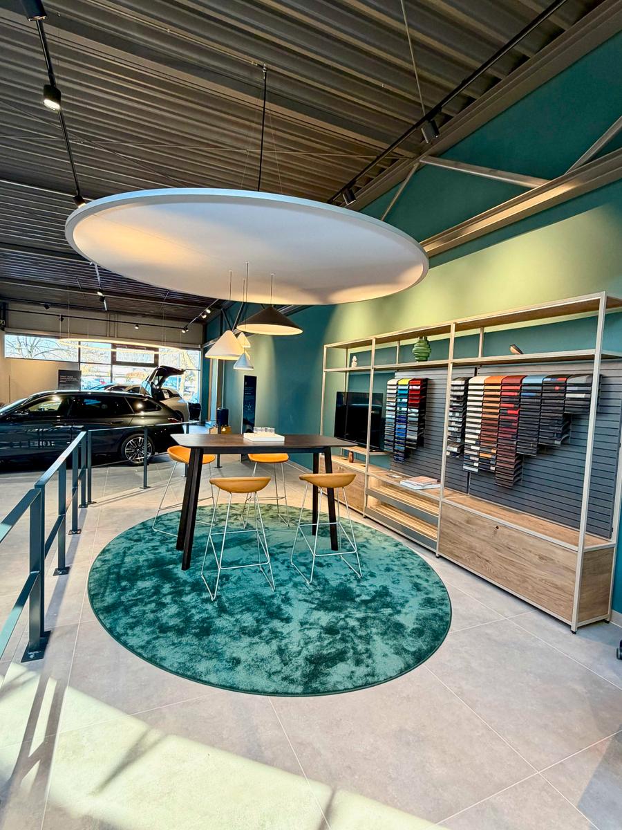 showroom-image-top