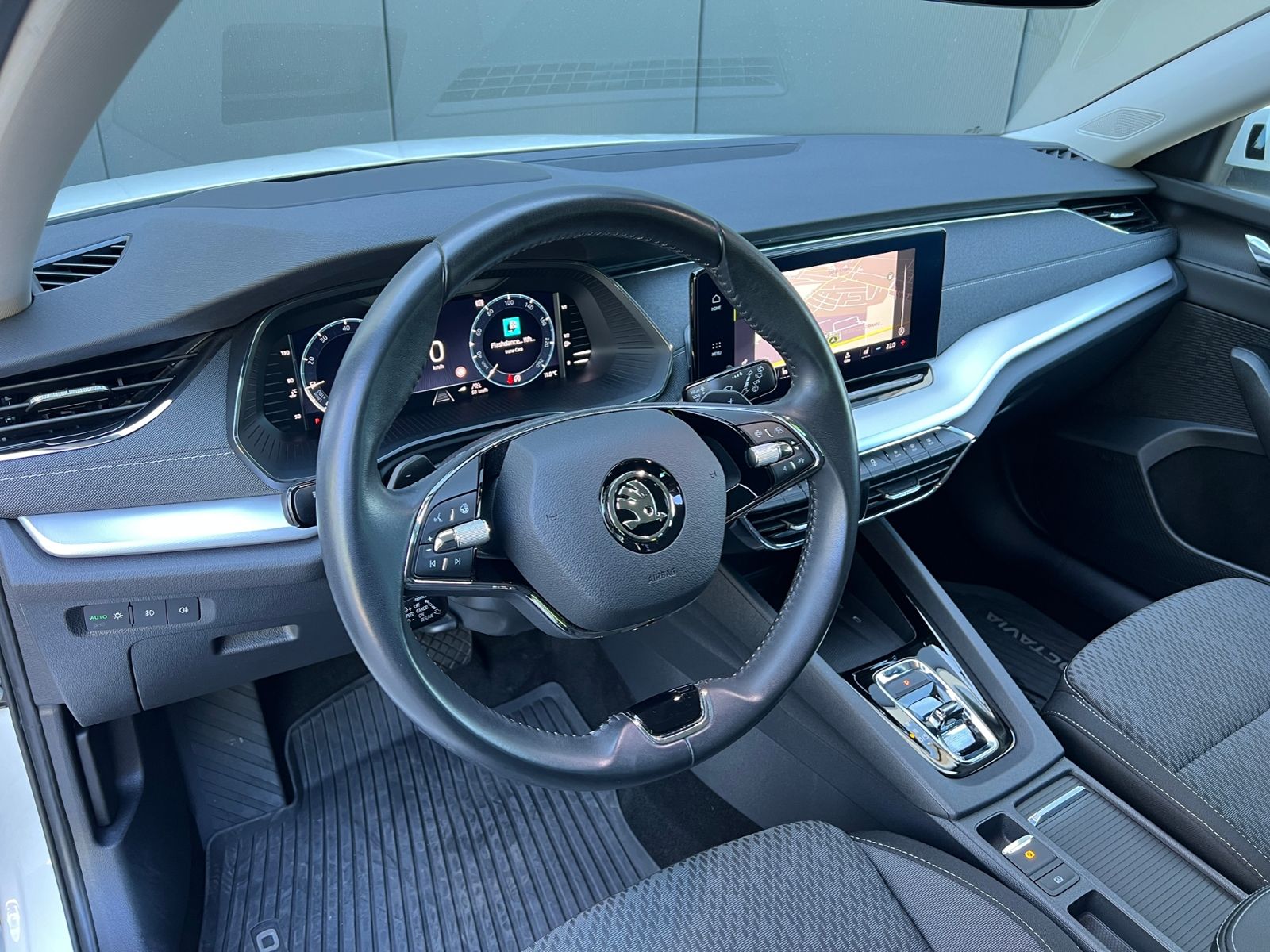 Fahrzeugabbildung SKODA Octavia III Combi Style 2.0 TDI DPF DSG *LED; AH