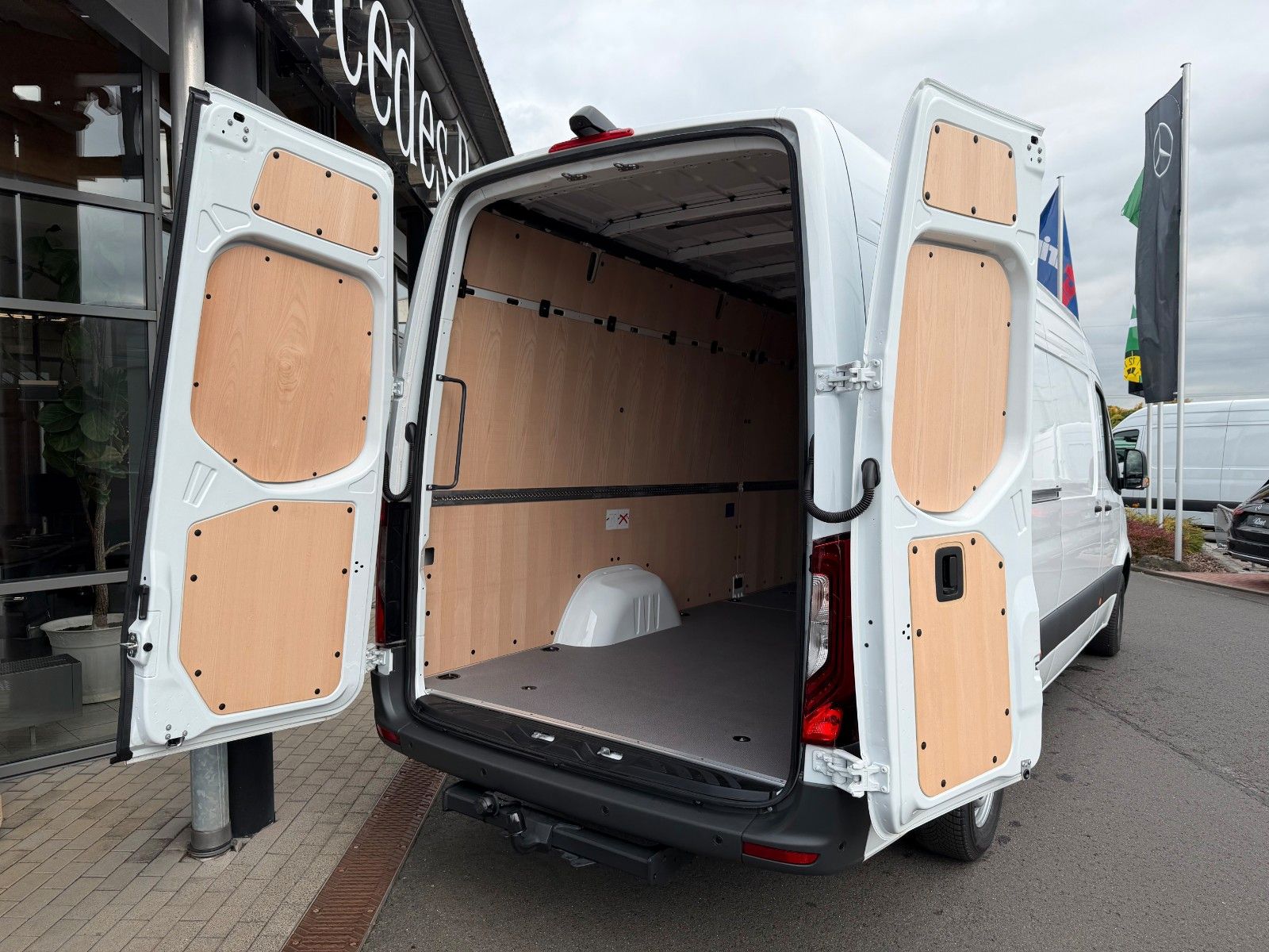 Fahrzeugabbildung Mercedes-Benz Sprinter 319 CDI 4325 DISTRONIC Klima AHK