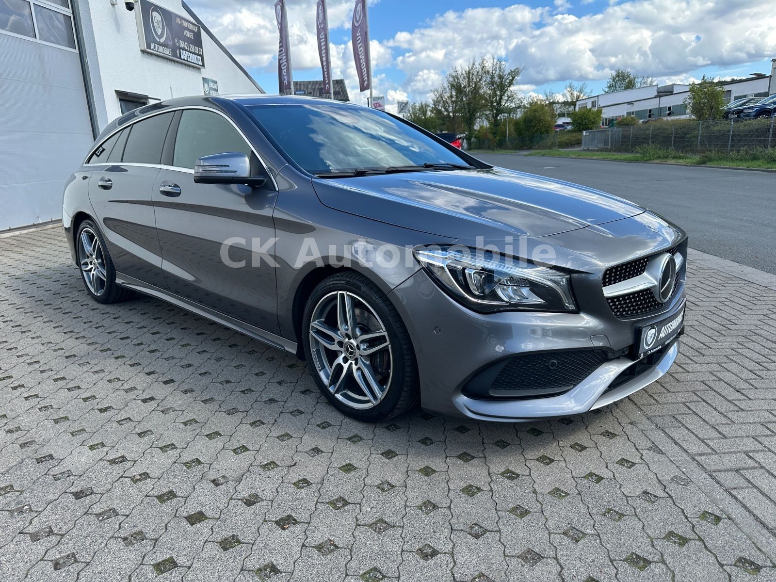 Fahrzeugabbildung Mercedes-Benz CLA 250 Shooting Brake AMG-Line/Navi/LED/ACC/Kam
