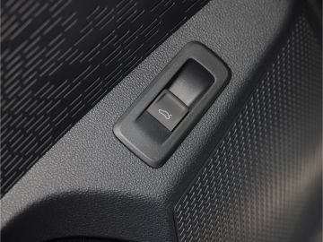 Skoda Octavia Combi 1.5 TSI Sportline Navi AHK Kamera