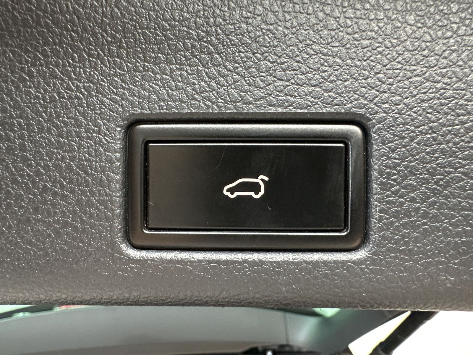 Fahrzeugabbildung Volkswagen Sharan 1.4 TSI DSG 7-Sitzer HL NAV+XEN+AHK+PANO