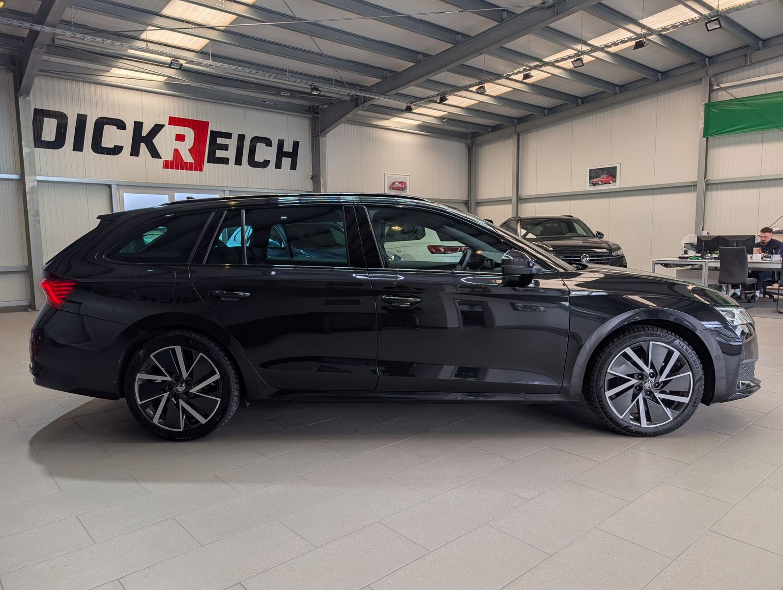 Fahrzeugabbildung SKODA Octavia 1.5 TSI Sportline Pano Matrix AHK 5J.Gar