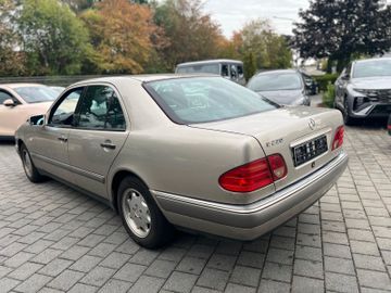 Mercedes E 230 - 7