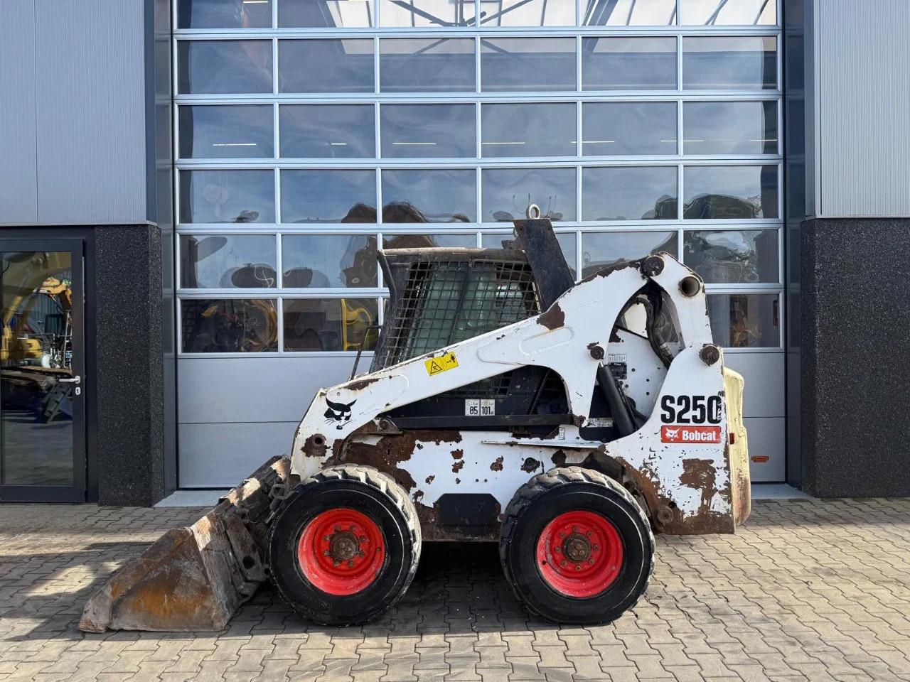 Bobcat S250
