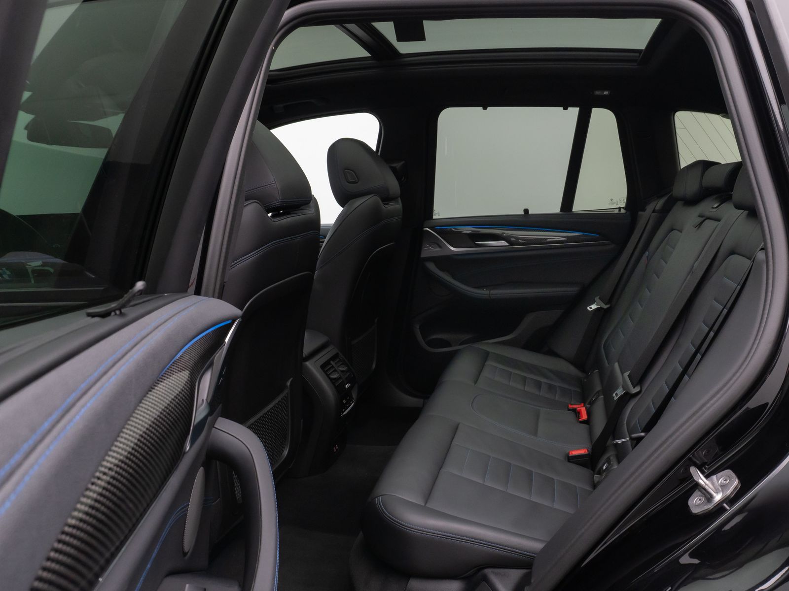 Fahrzeugabbildung BMW X3 xD30e M Sport Panorama Kamera HUD DAB H/K 21"