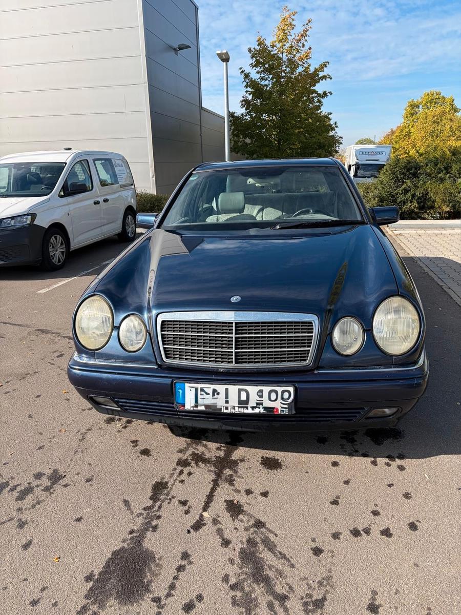 Mercedes-Benz E 230