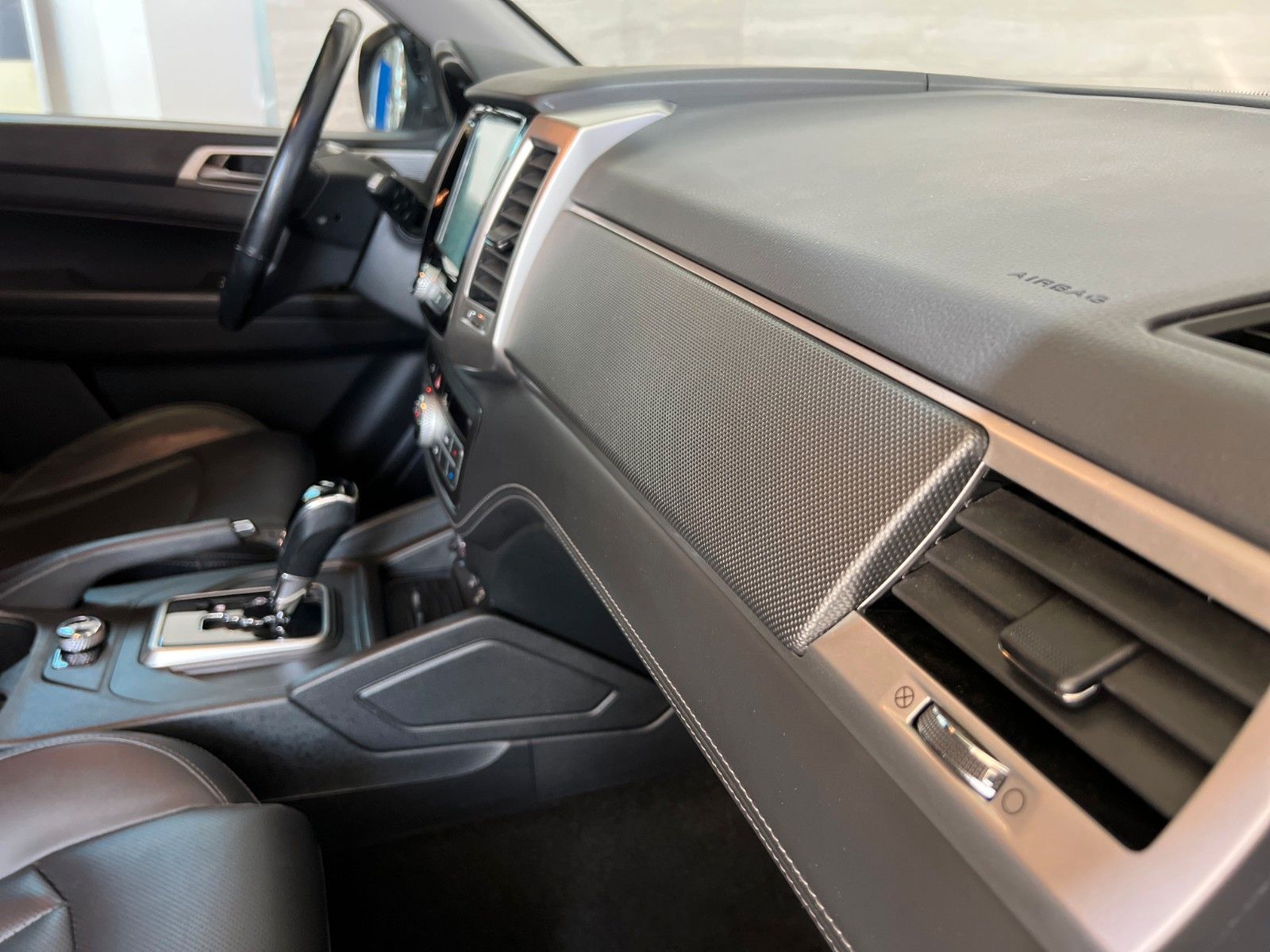Fahrzeugabbildung Ssangyong MUSSO Sapphire 4WD AT  *AHK*Leder*Kamera*Hardtop