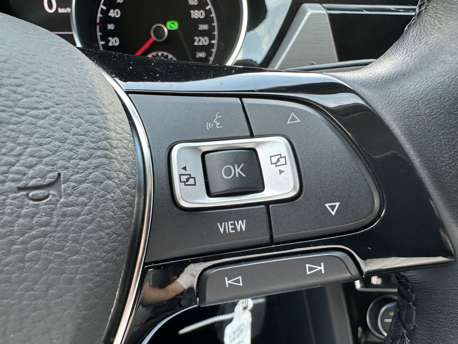Fahrzeugabbildung Volkswagen Touran 2.0 TDI DSG Comfortline NAV+LED+AHK