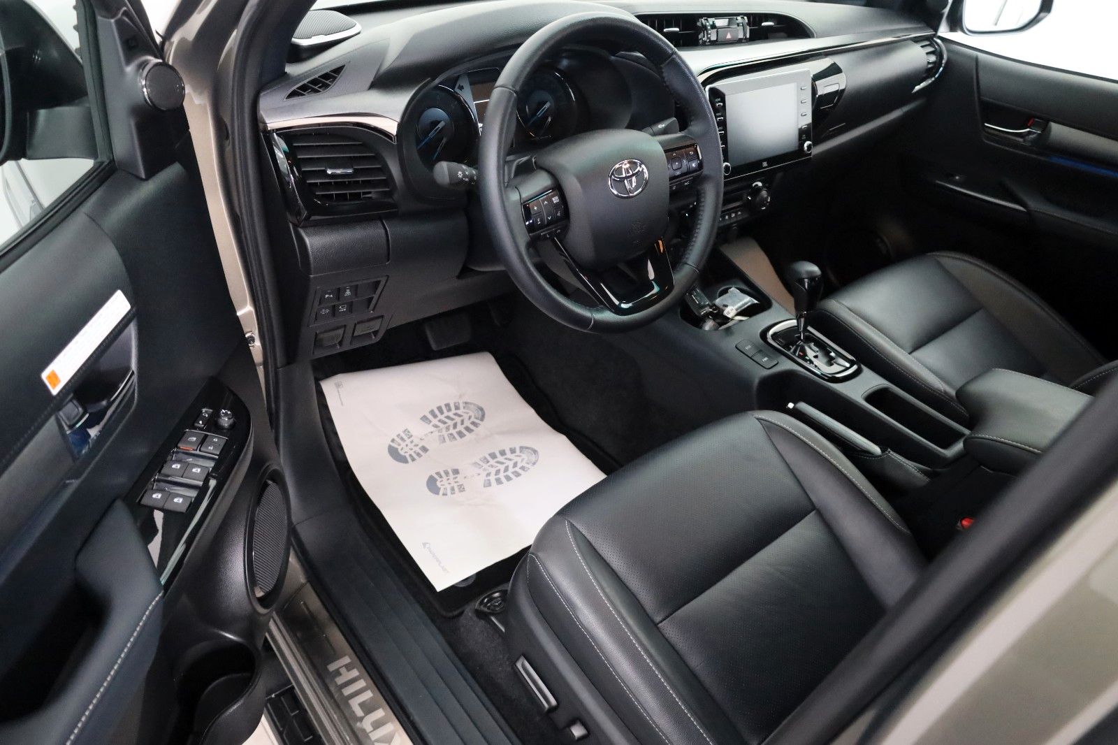 Fahrzeugabbildung Toyota Hilux 2.8 D-4D Invincible,DOKA,ACC,WERKSGARANTIE