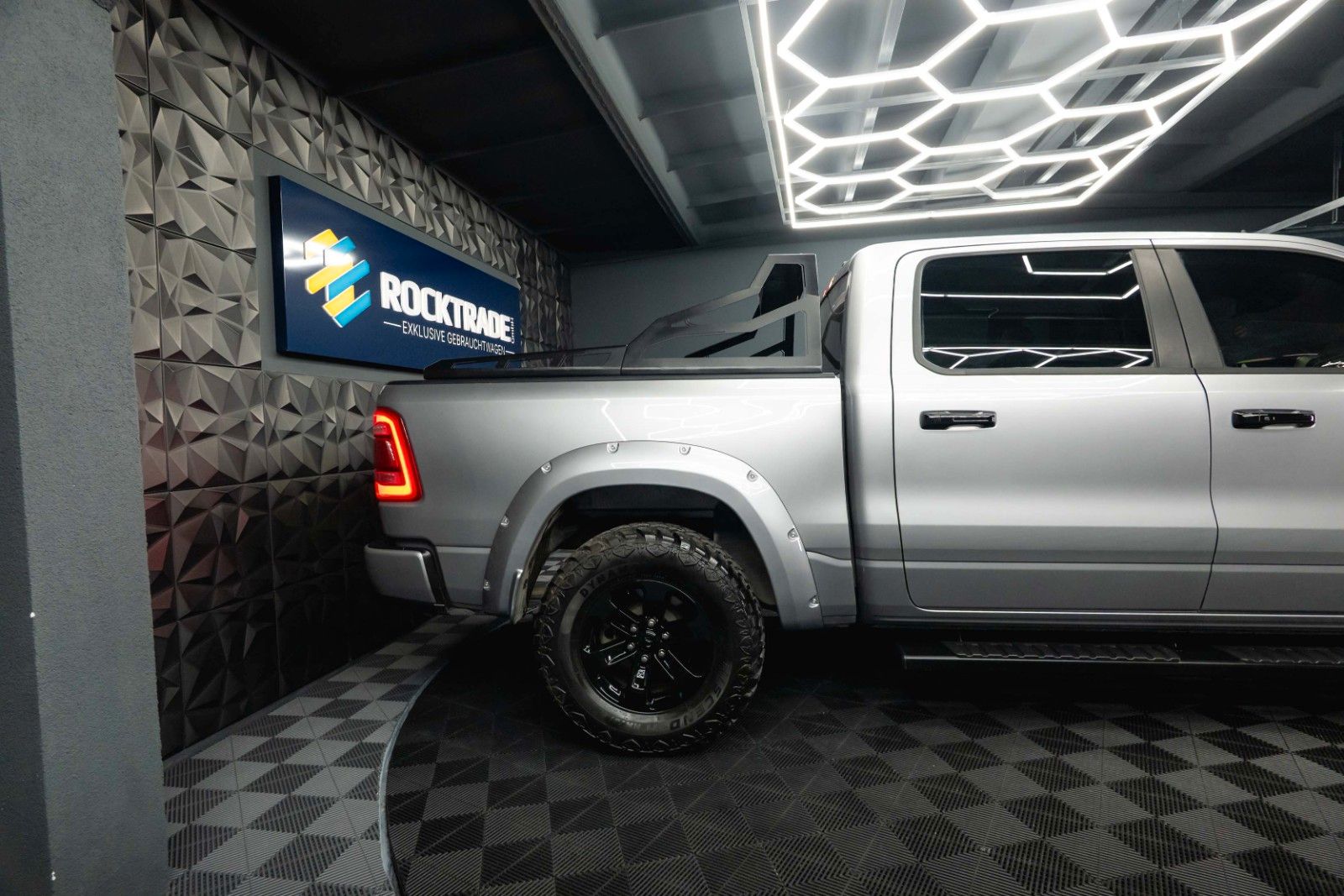 Fahrzeugabbildung Dodge RAM 5.7 V8 HEMI 4x4 LARAMIE Limited Offroad LED