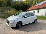 Peugeot 208 1.6 GTi 200 THP GTi - weiße Peugeot 208