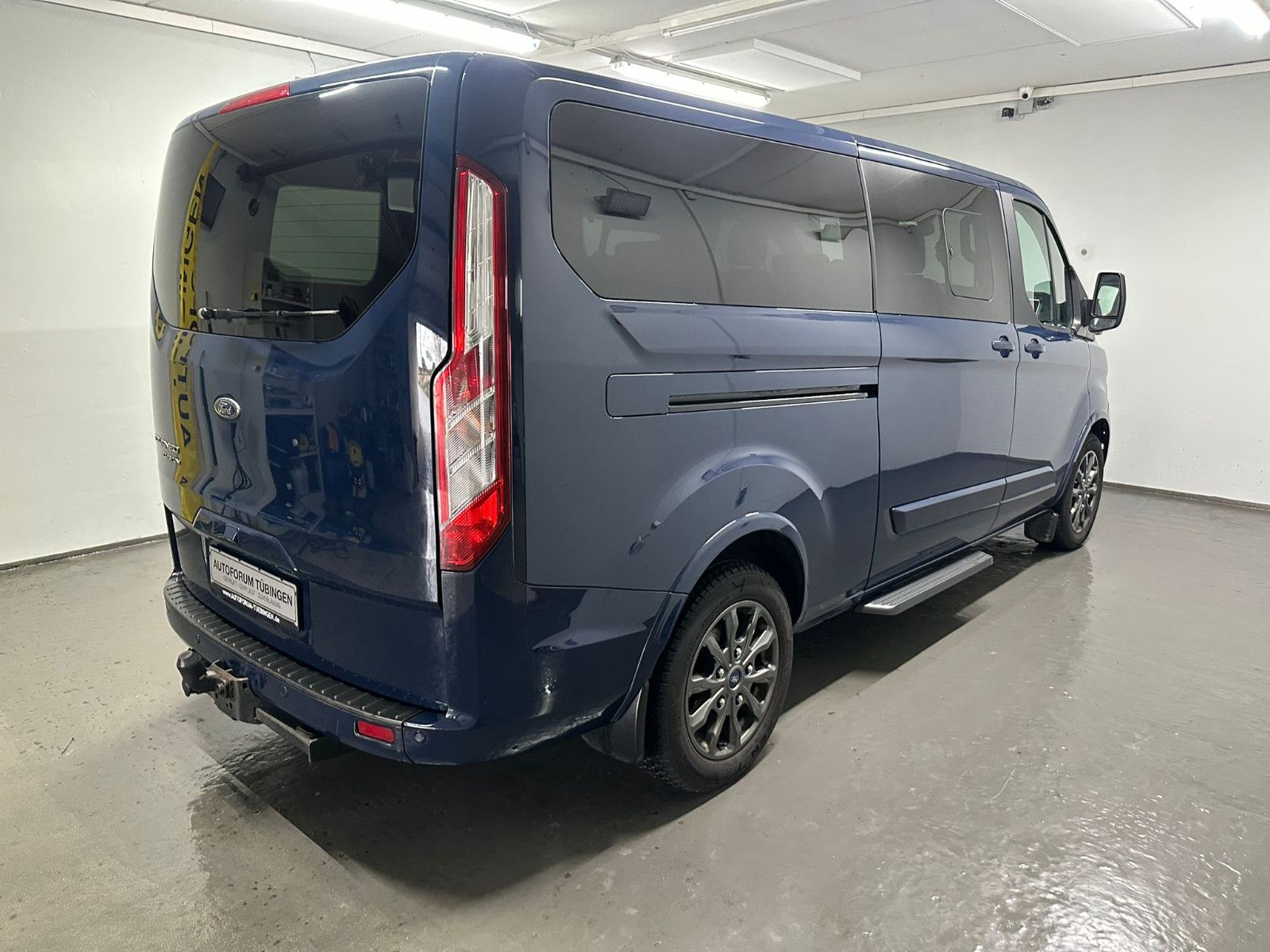 Fahrzeugabbildung Ford Tourneo Custom 320 L2H1*8SITZE*AHK*ACC*SPURH*