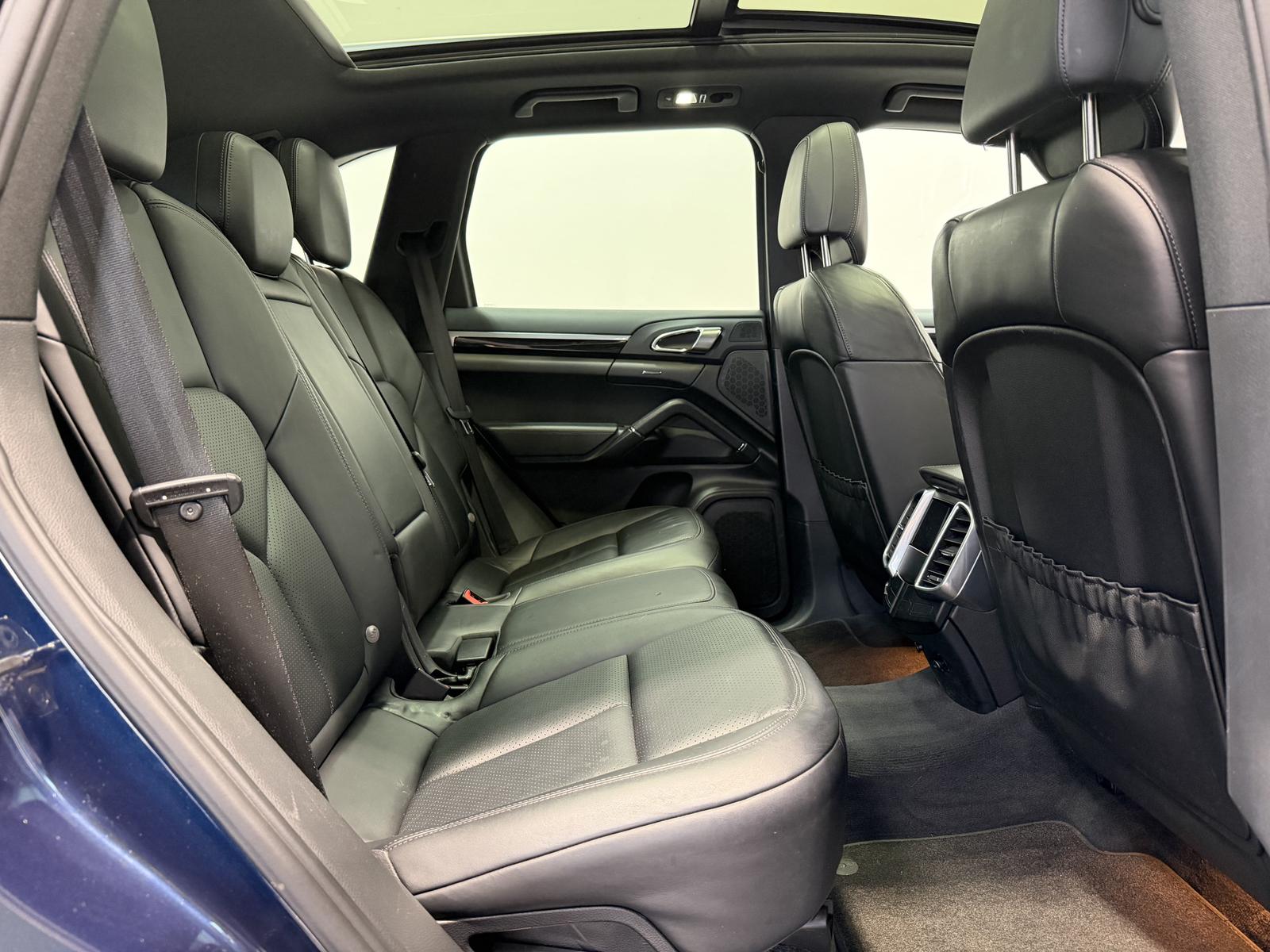 Porsche Cayenne Diesel 3.0 V6 245 ch • Tiptronic 8 • Pano • PASM • Cuir • GPS