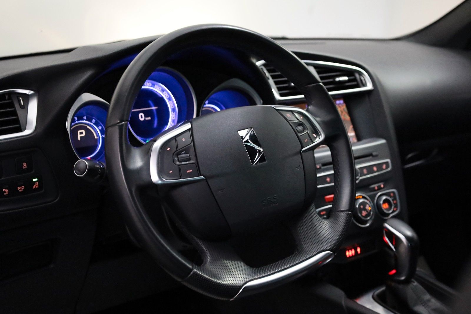 Fahrzeugabbildung DS Automobiles DS4 Crossback T.Leder,Navi,Kamera,SH,