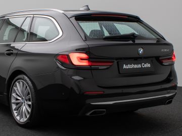 Fahrzeugabbildung BMW 530d Luxury Line Panorama Laser Kamera HUD HiFi
