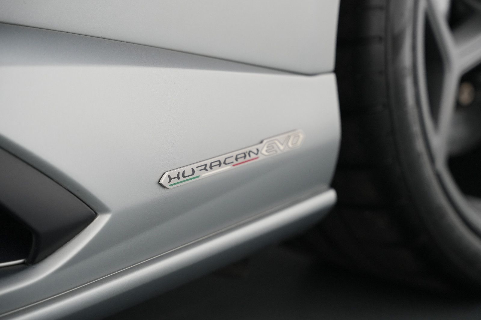 Fahrzeugabbildung Lamborghini Huracán EVO V10 /LIFT/SENSONUM/KAMERA/ACC