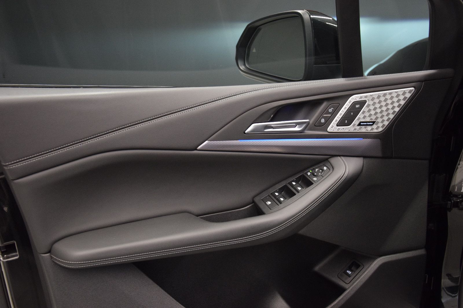 Fahrzeugabbildung BMW 218i Active Tourer M Sport Pano HuD ACC h/k